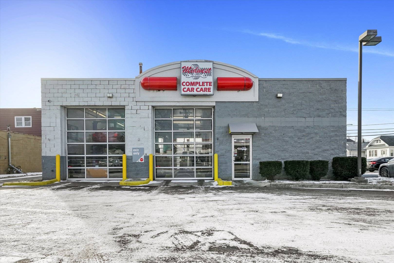 Lyons, IL 60534,8717 Ogden AVE