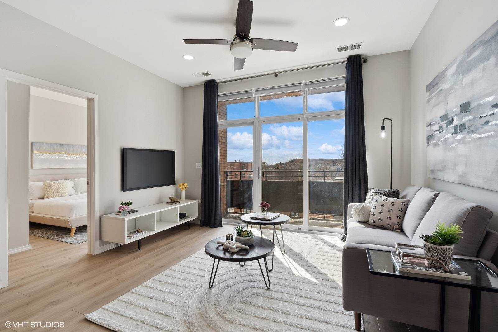 Chicago, IL 60618,2935 N Clybourn AVE #402