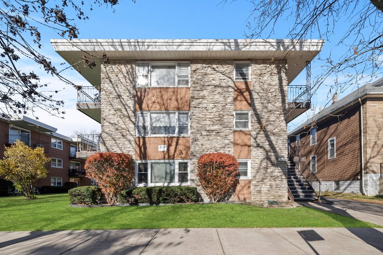 Chicago, IL 60630,5432 W Windsor AVE #3A