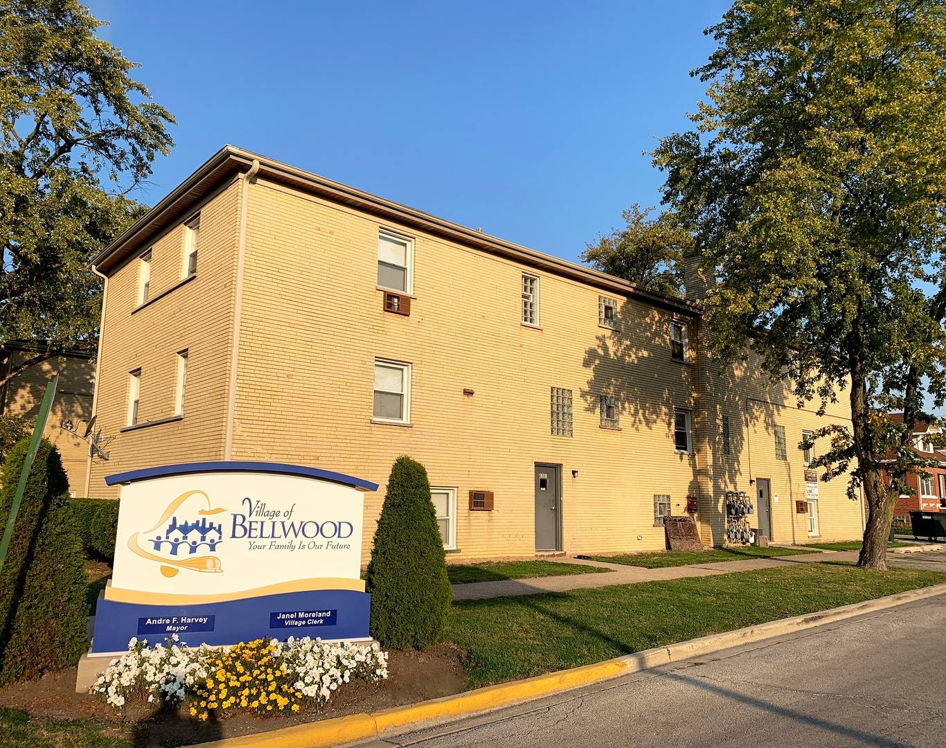 Bellwood, IL 60104,2201 Saint Charles RD