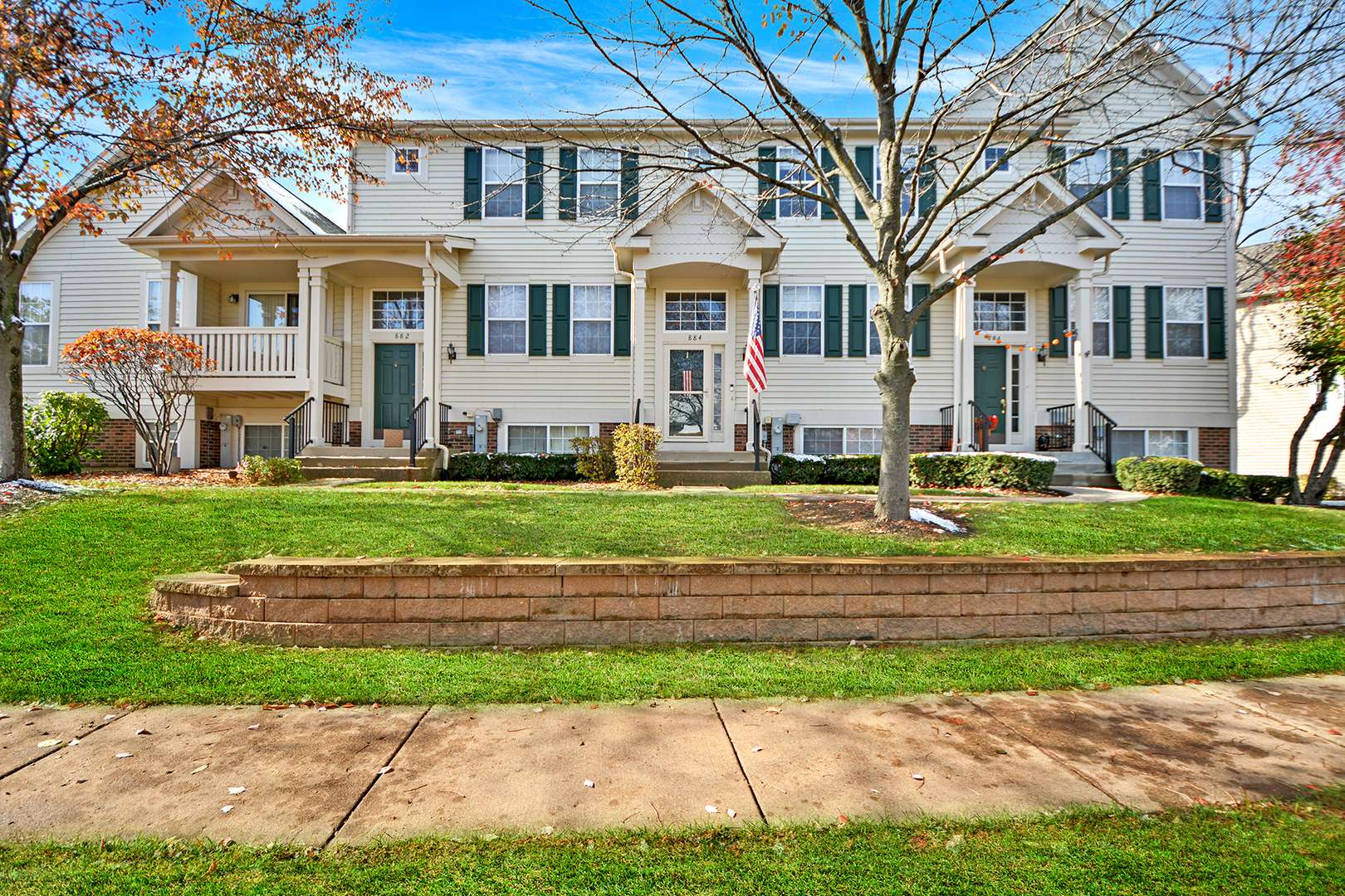 Grayslake, IL 60030,884 Essex CIR