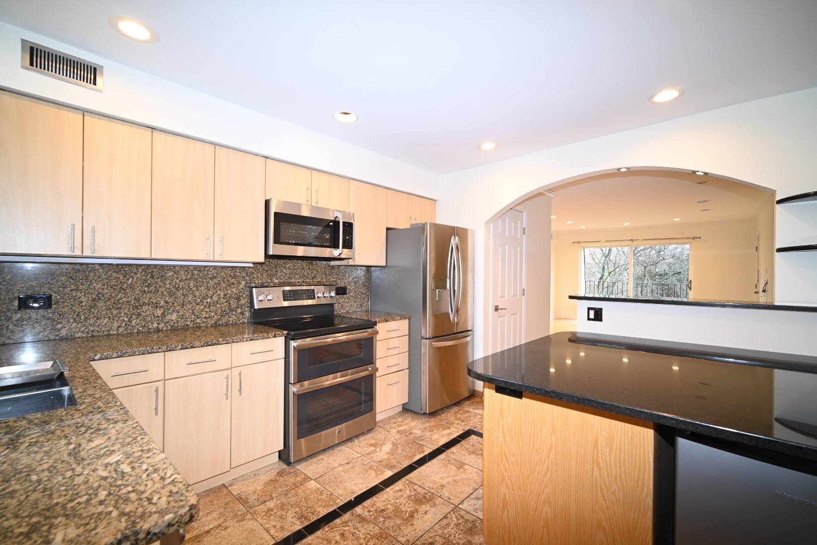 Des Plaines, IL 60016,9465 Bay Colony DR #3S