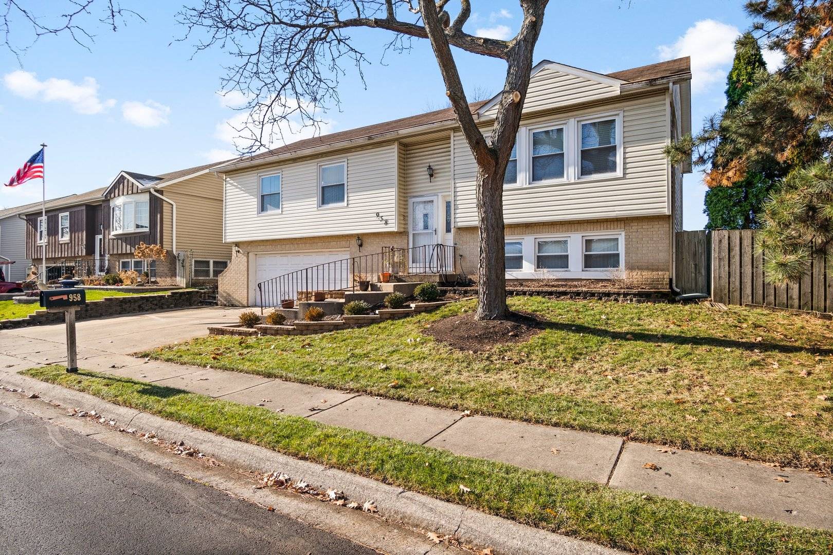 Carol Stream, IL 60188,958 Navajo ST