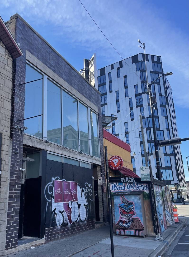 Chicago, IL 60642,1551 W Division ST