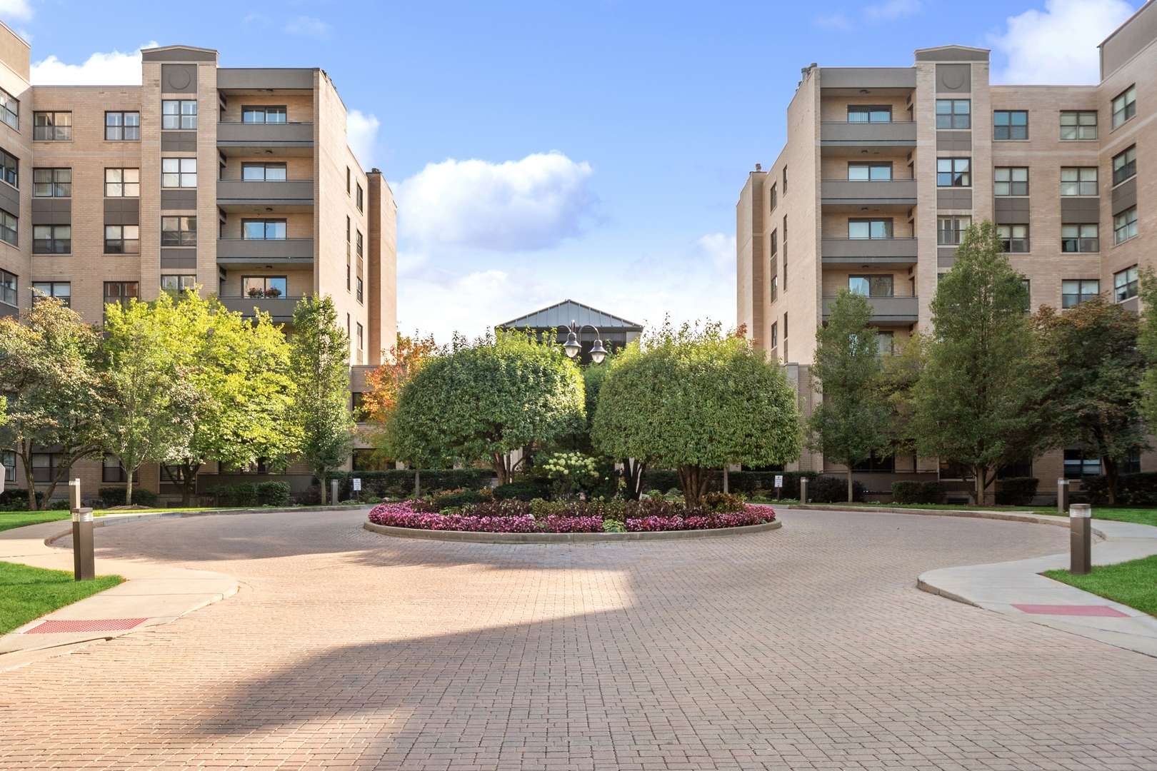 Lincolnwood, IL 60712,4545 W Touhy AVE #311