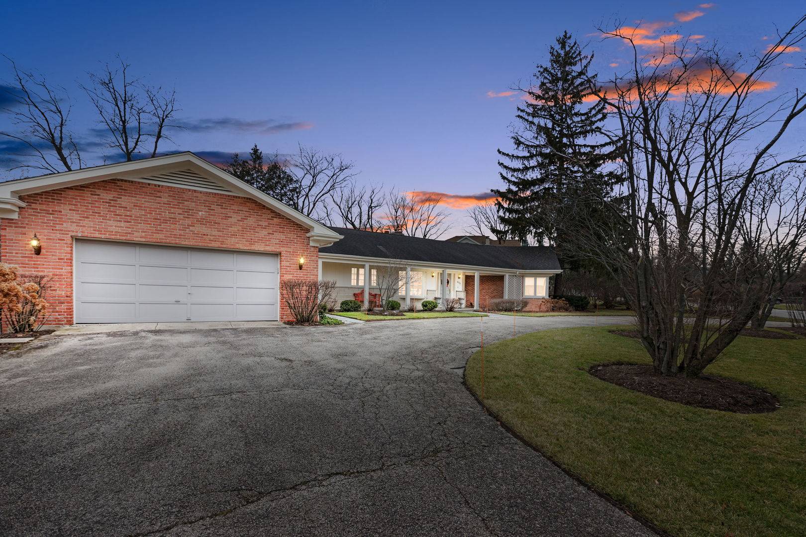 Northfield, IL 60093,375 Meadowbrook DR