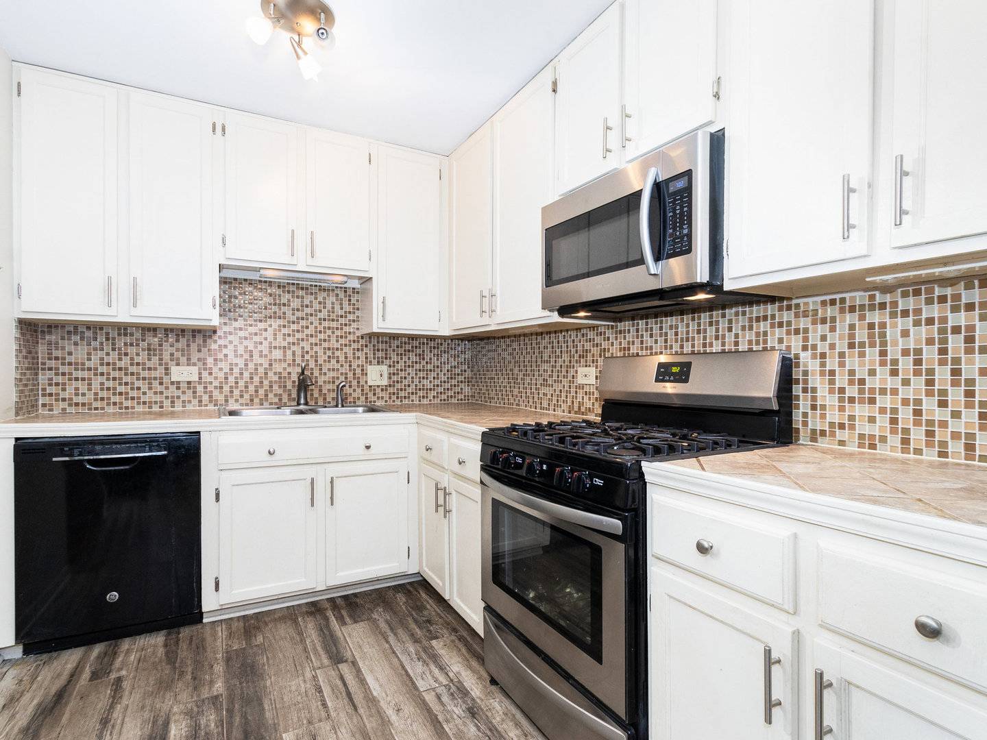 Naperville, IL 60563,1049 W Ogden AVE #1-112