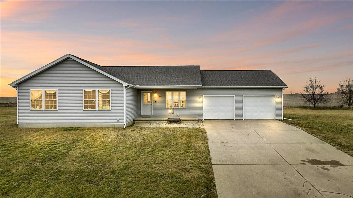 Carlock, IL 61725,412 Travis DR