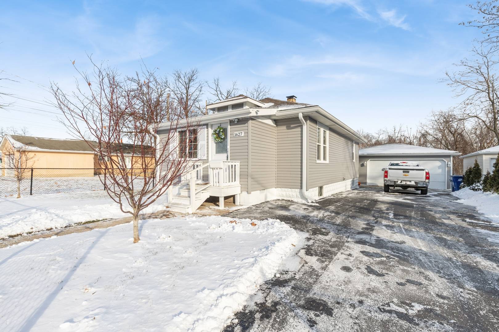 Waukegan, IL 60085,1627 Circle CT