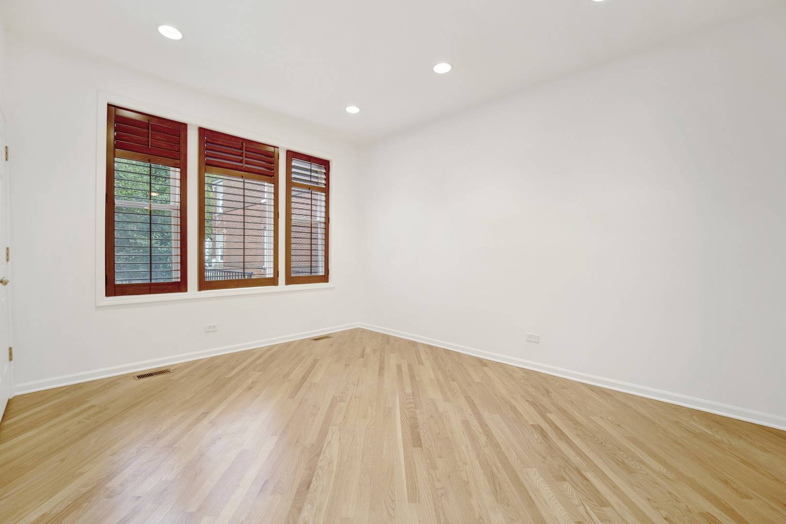 Chicago, IL 60618,3354 N Central Park AVE #1S