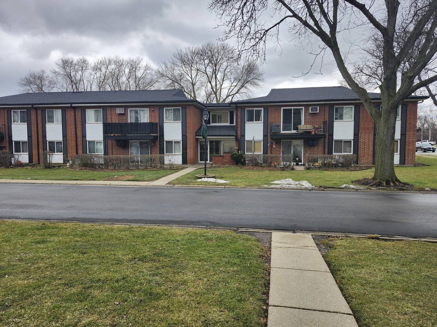Arlington Heights, IL 60004,2403 E Brandenberry CT #2D