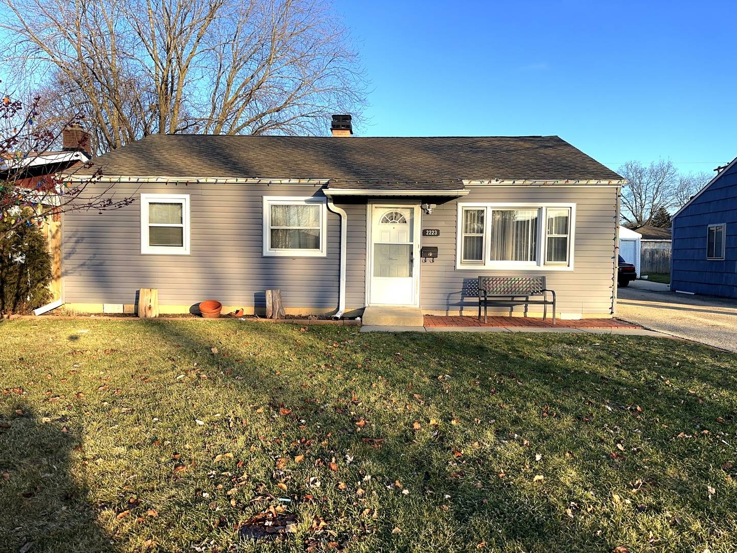 Waukegan, IL 60087,2223 Western AVE