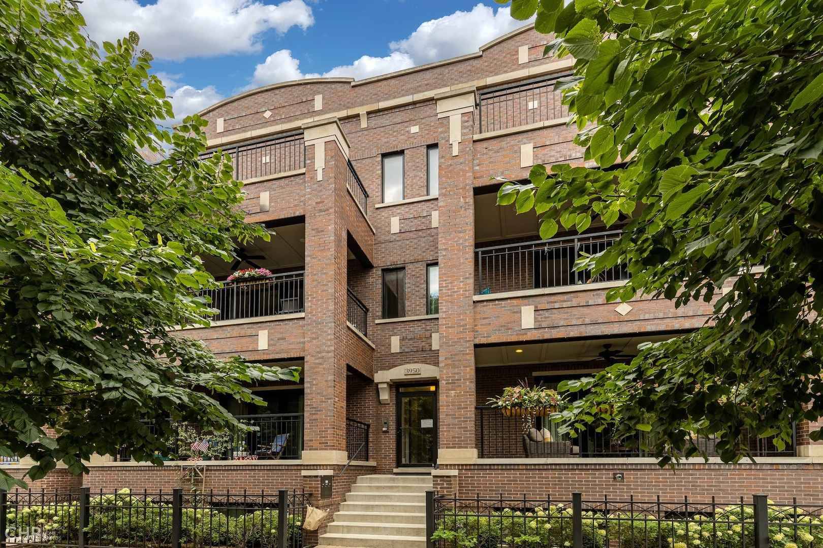 Chicago, IL 60618,3950 N Hoyne AVE #2N