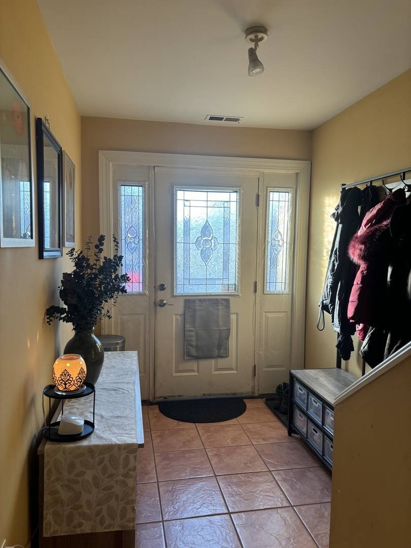 Lyons, IL 60534,3909 Shakespeare AVE