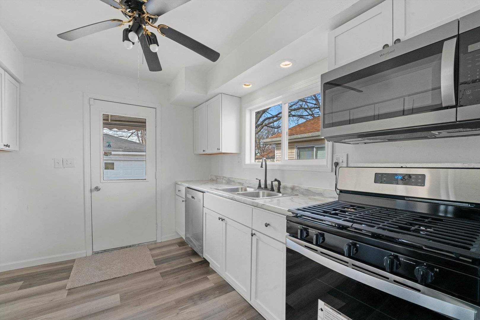 Round Lake Beach, IL 60073,1422 Turnbull DR