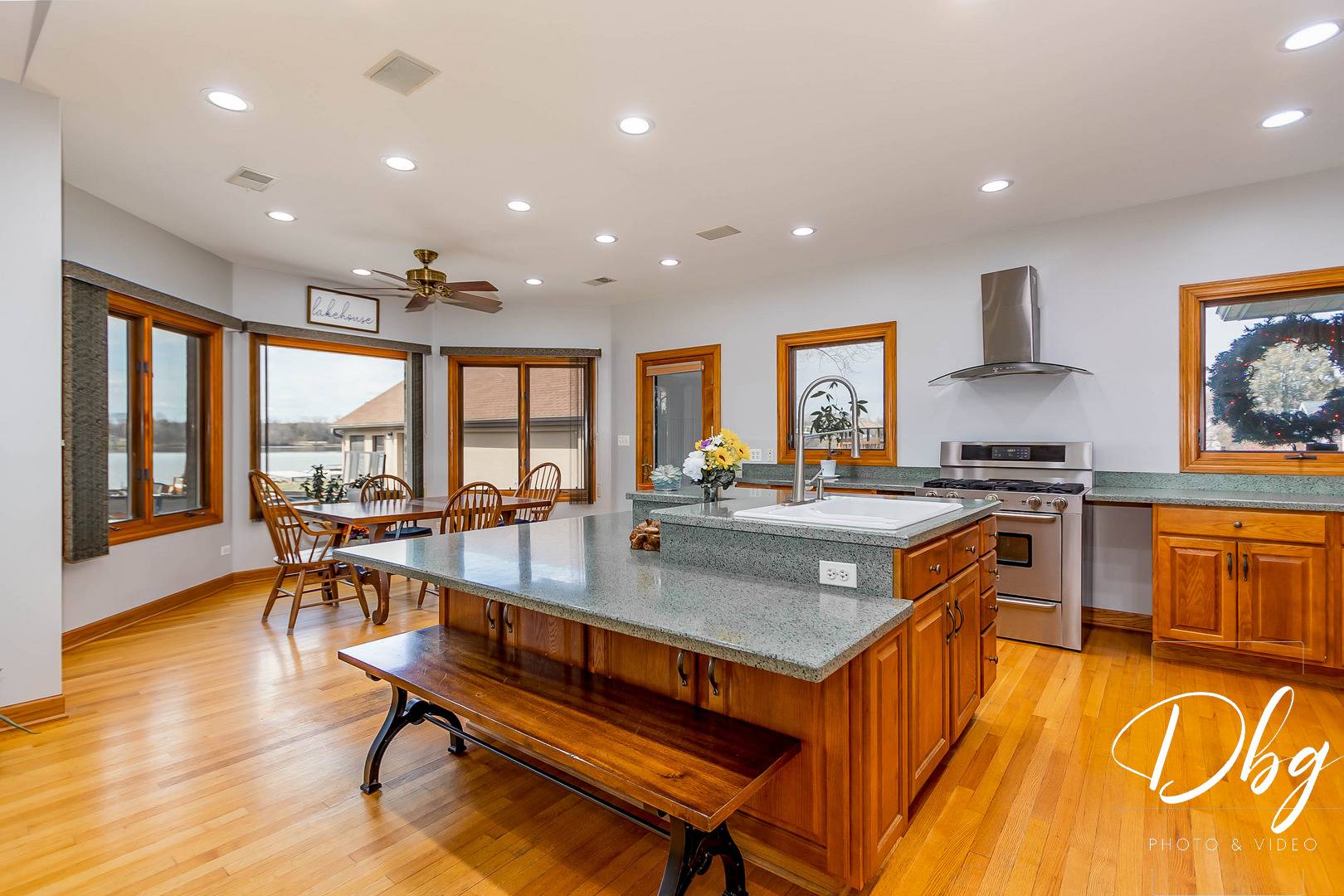 Lindenhurst, IL 60046,1731 E Grand AVE