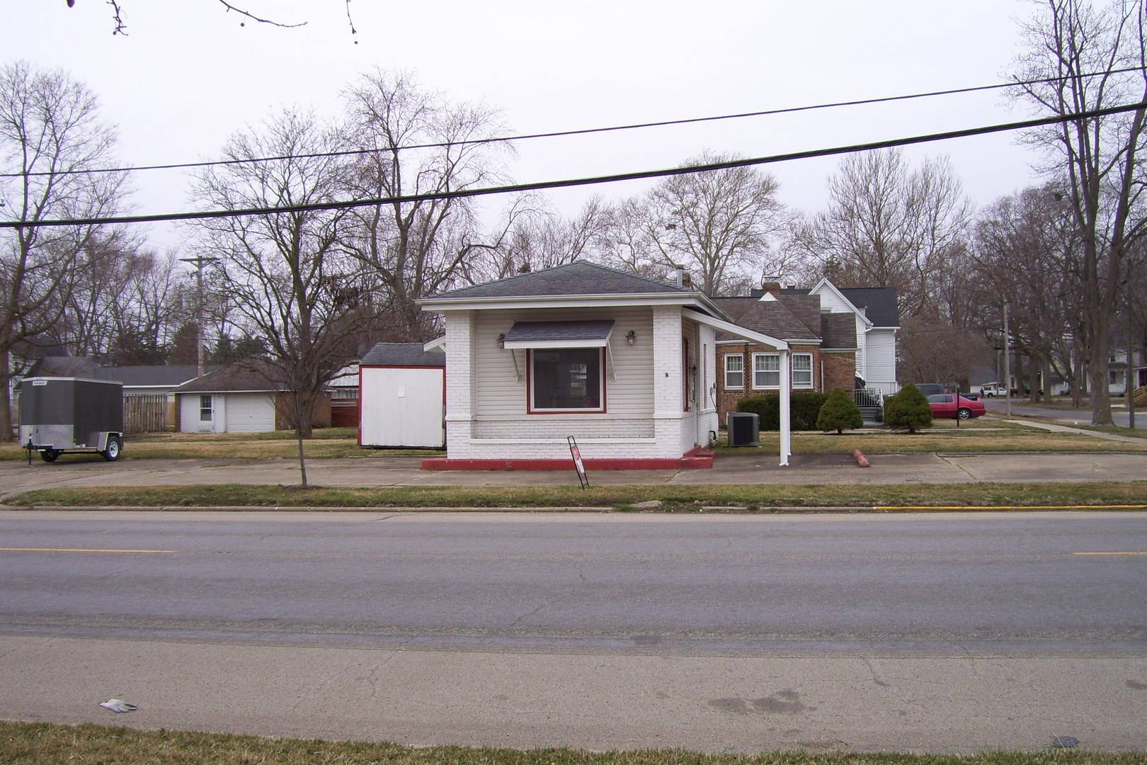 Bement, IL 61813,201 S MACON ST