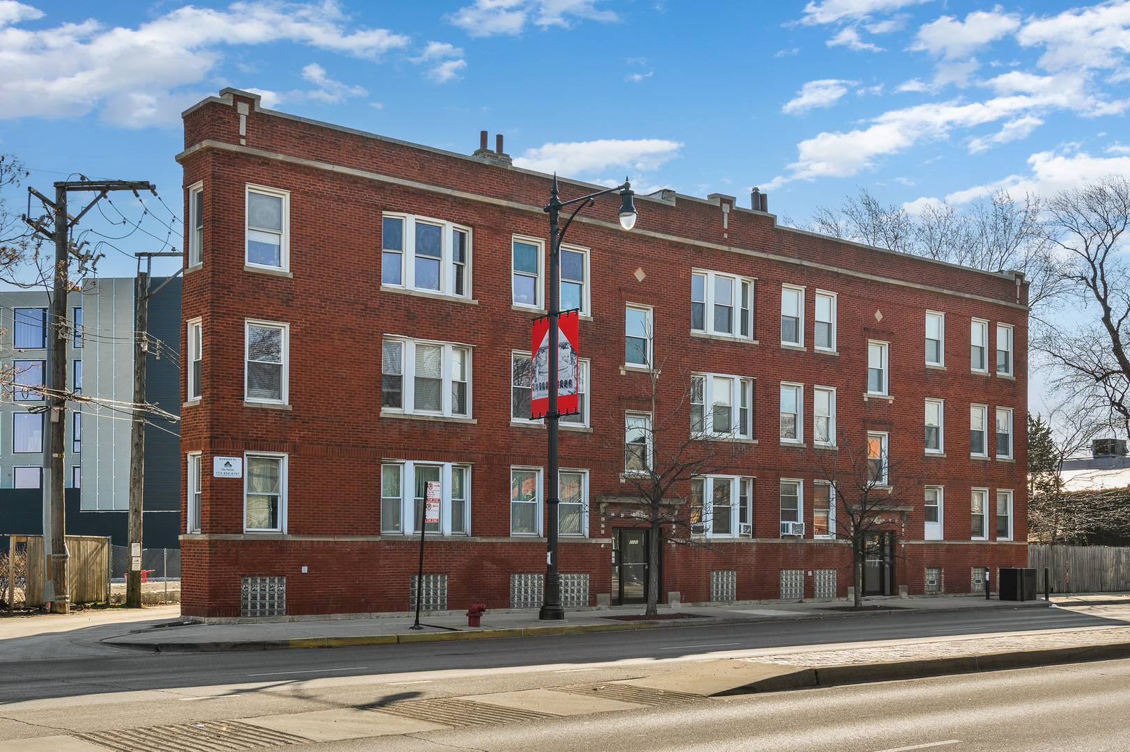 Chicago, IL 60618,3127 N Western AVE #2