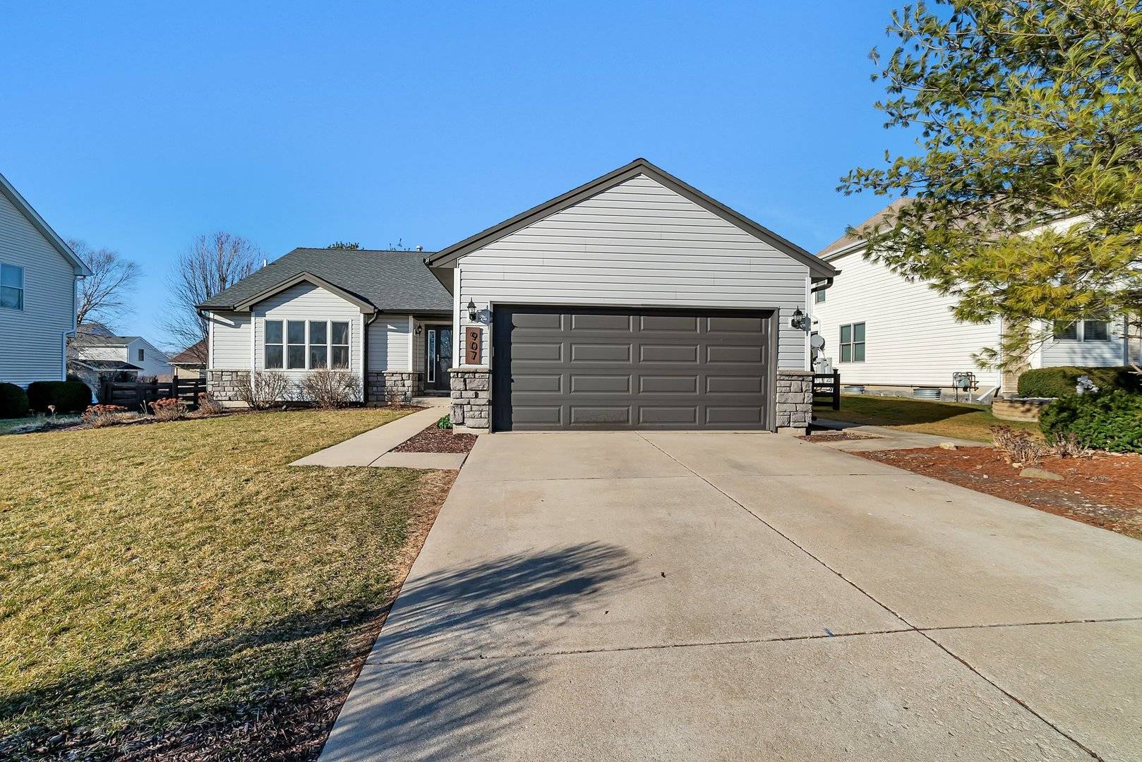 Minooka, IL 60447,907 Joanne DR