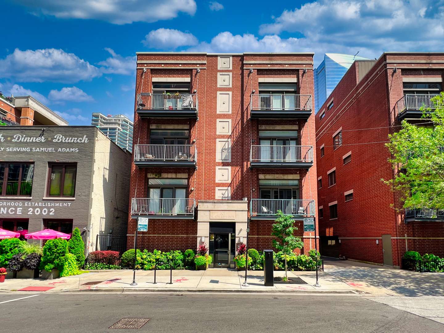 Chicago, IL 60661,321 N Jefferson ST #301