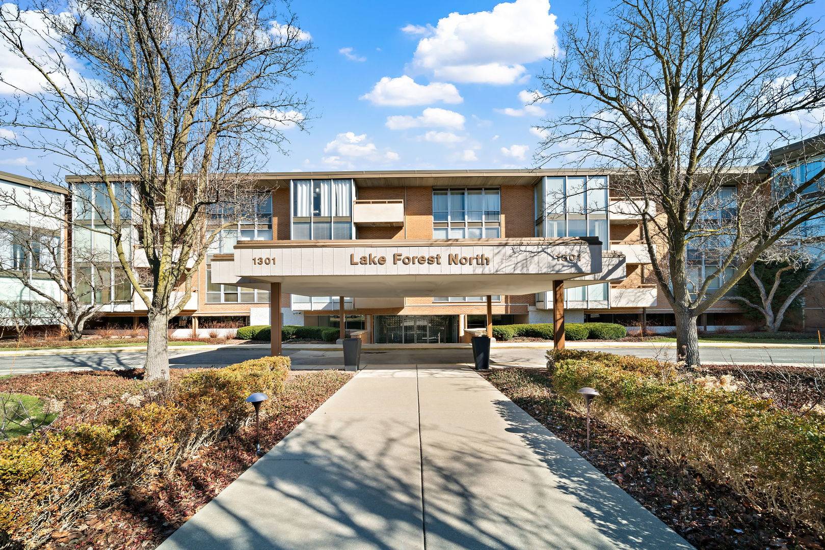 Lake Forest, IL 60045,1301 N Western AVE #204