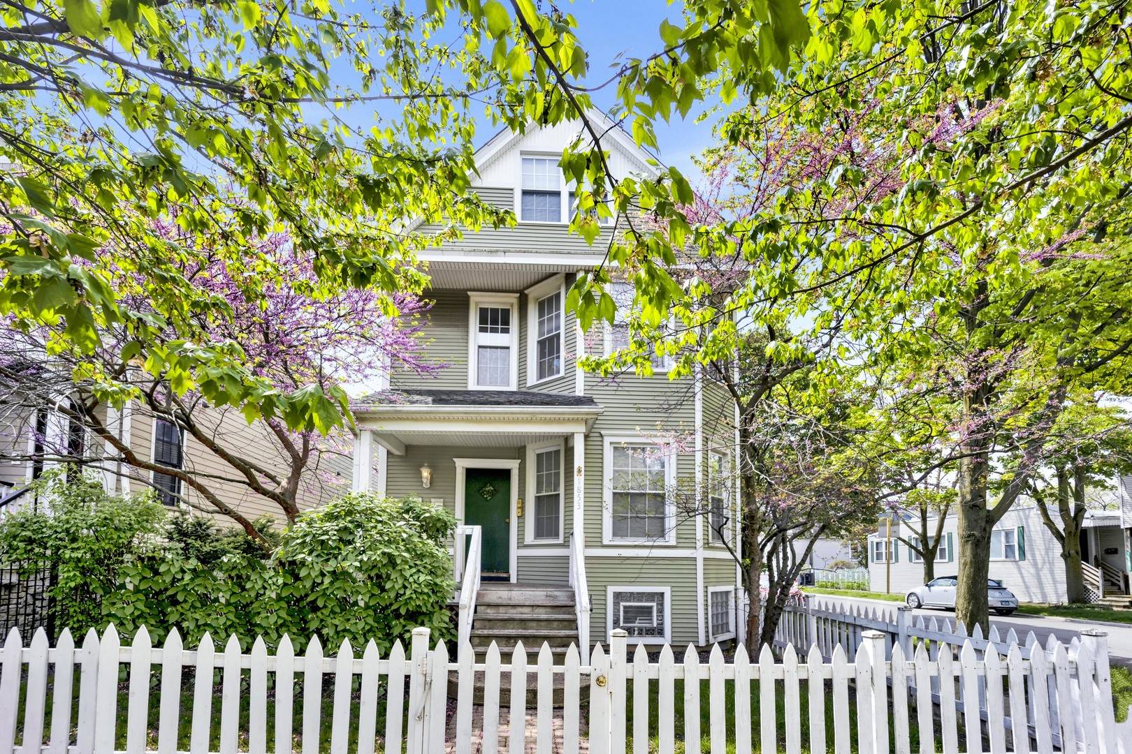 Chicago, IL 60657,1853 W Barry AVE