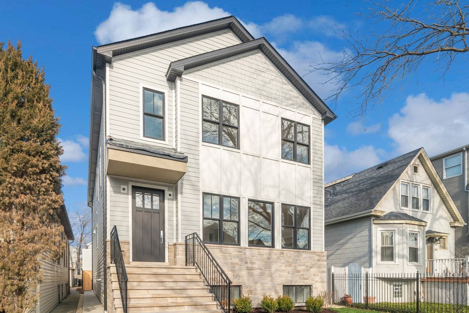 Chicago, IL 60618,2452 W Cuyler AVE