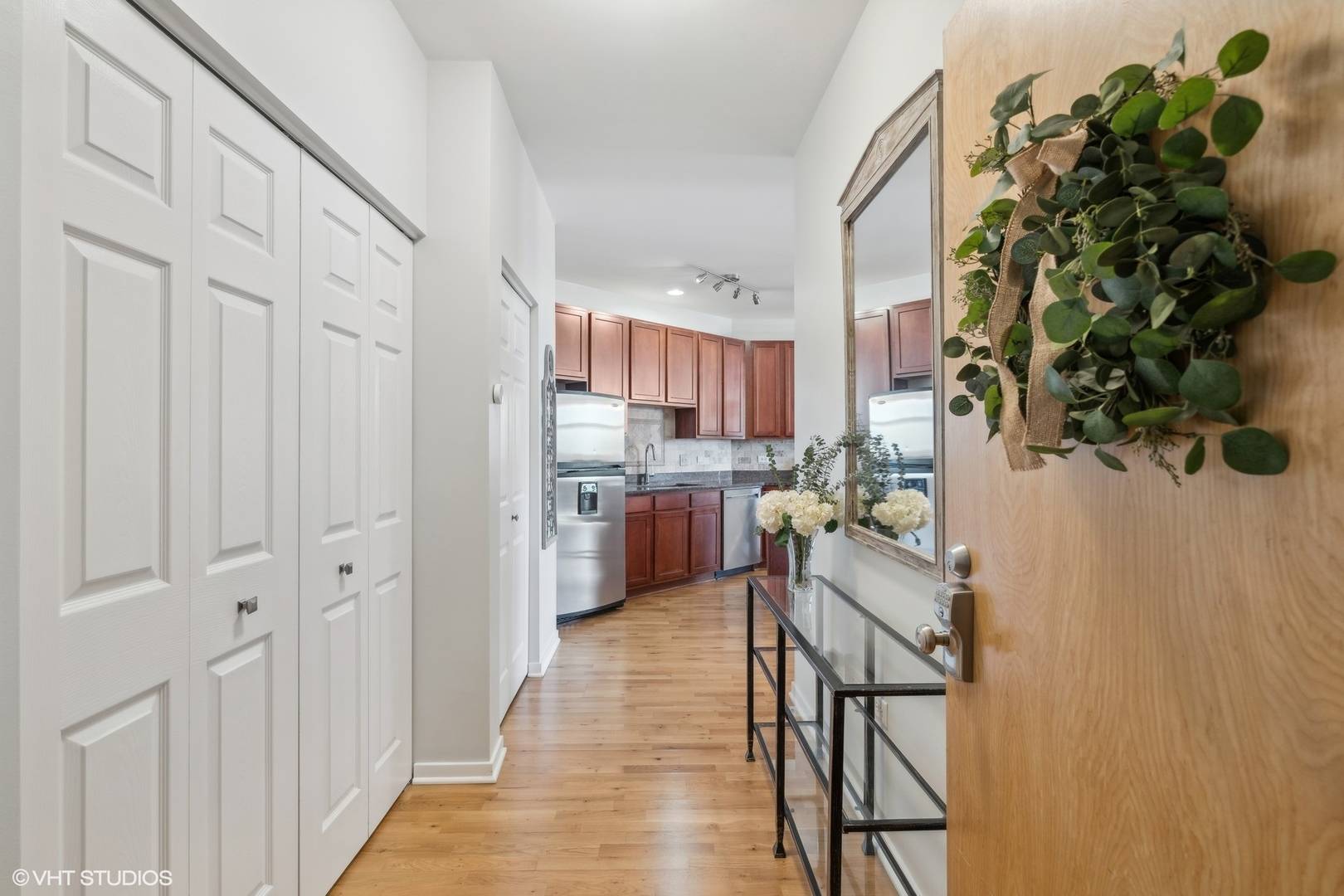 Chicago, IL 60618,2143 W Wellington AVE #403