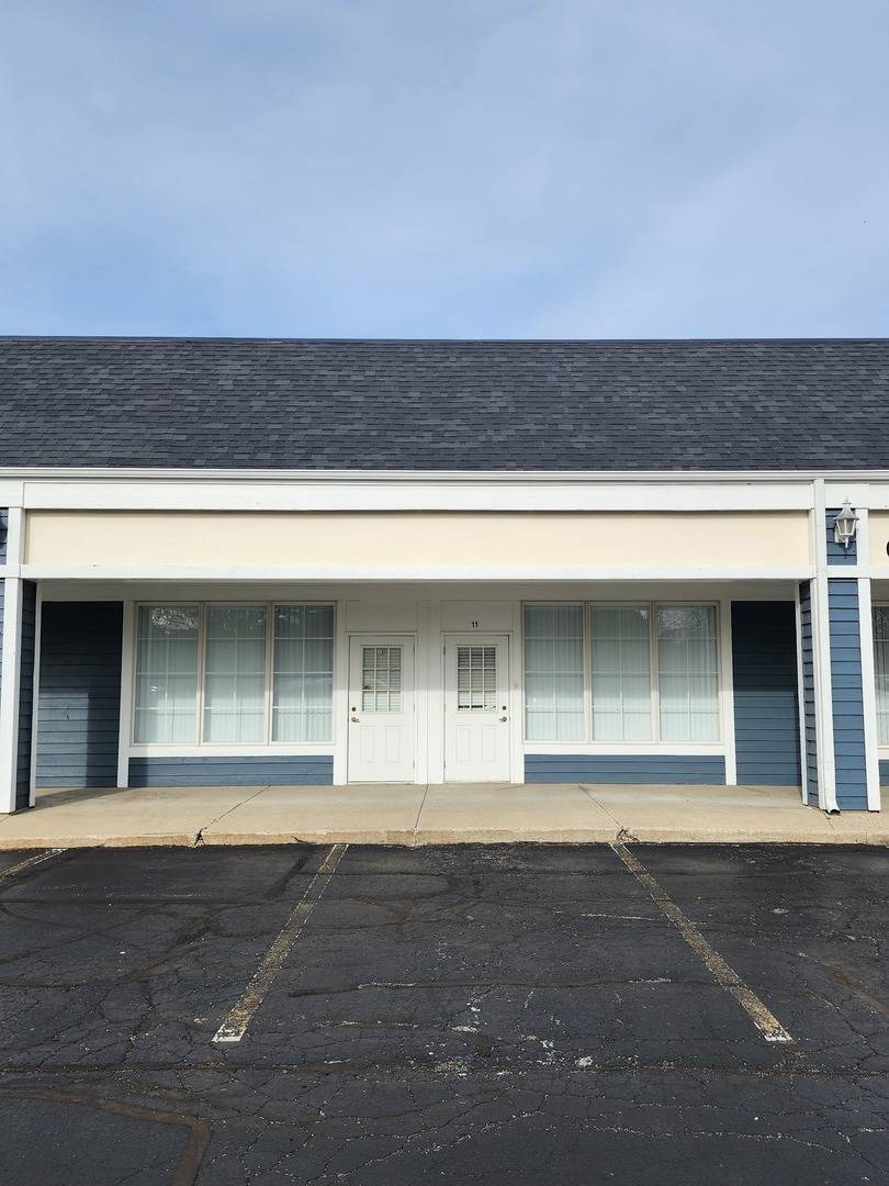 Crystal Lake, IL 60014,7105 virginia RD #11-12