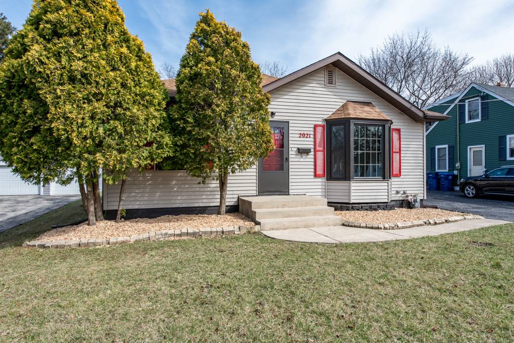 Waukegan, IL 60087,2021 North AVE