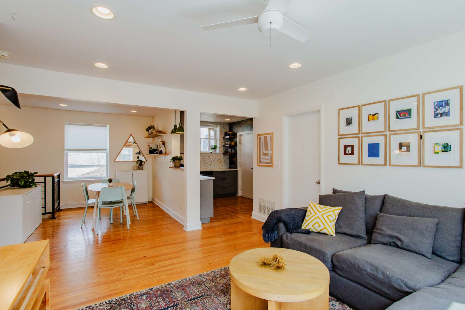 Chicago, IL 60618,3348 W GRACE ST #2