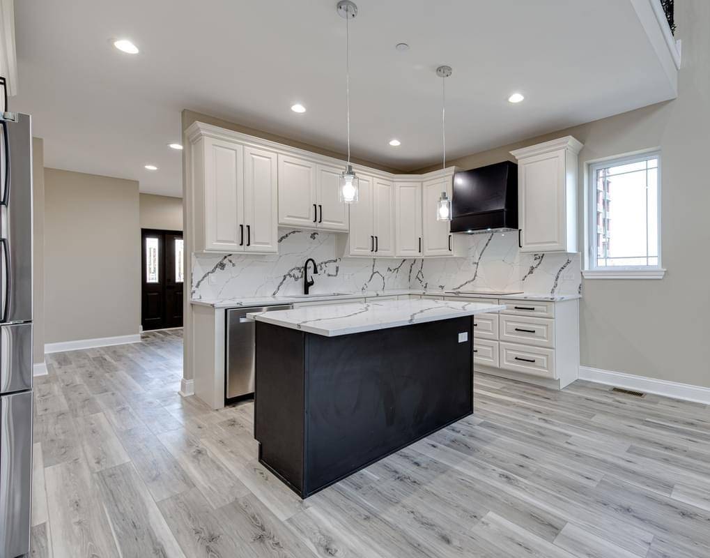 Des Plaines, IL 60016,181 Eli CT