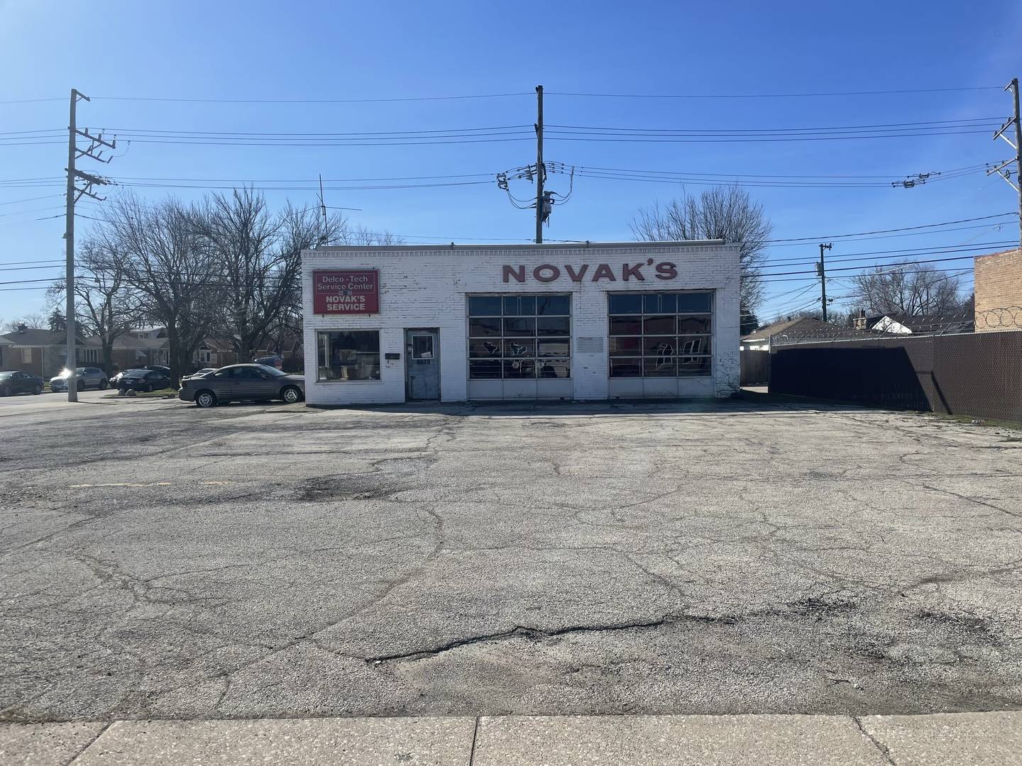 North Riverside, IL 60546,8639 W Cermak RD