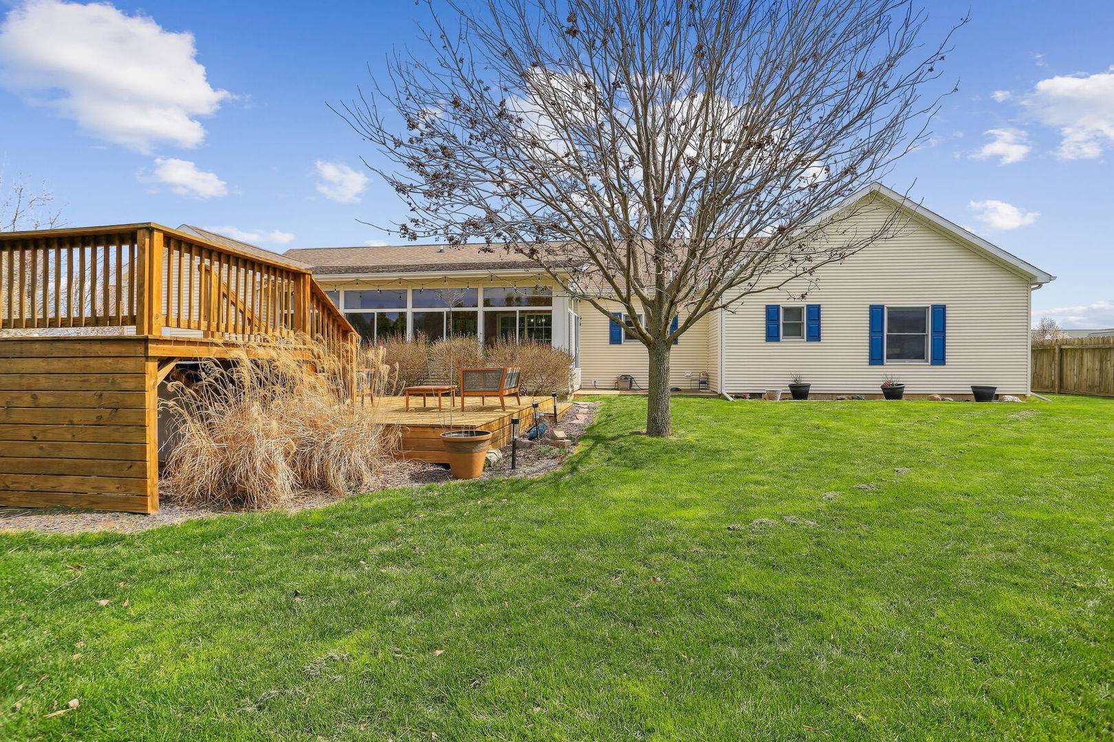 Villa Grove, IL 61956,1020 N Possum TRL