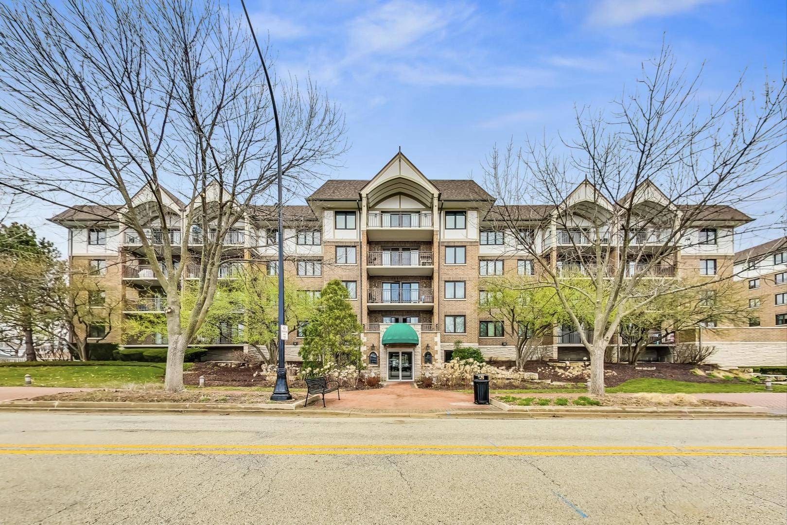 Mount Prospect, IL 60056,5 S Pine ST #409B