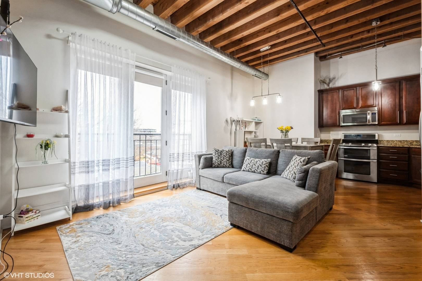 Chicago, IL 60618,2310 W Nelson ST #307