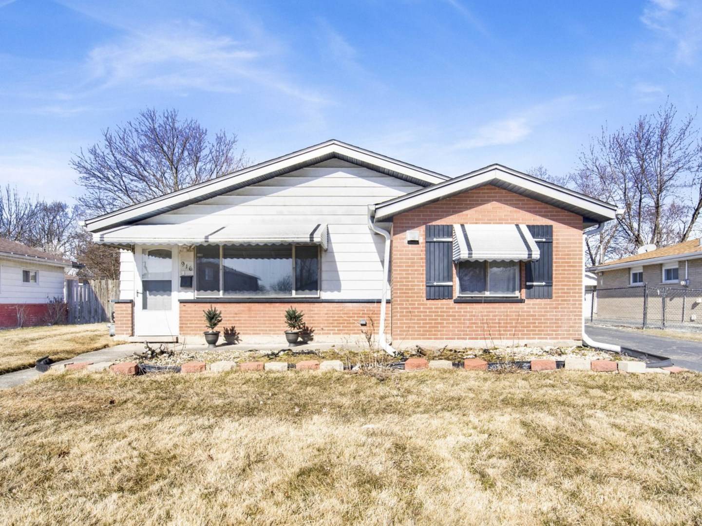 Calumet City, IL 60409,916 160th PL