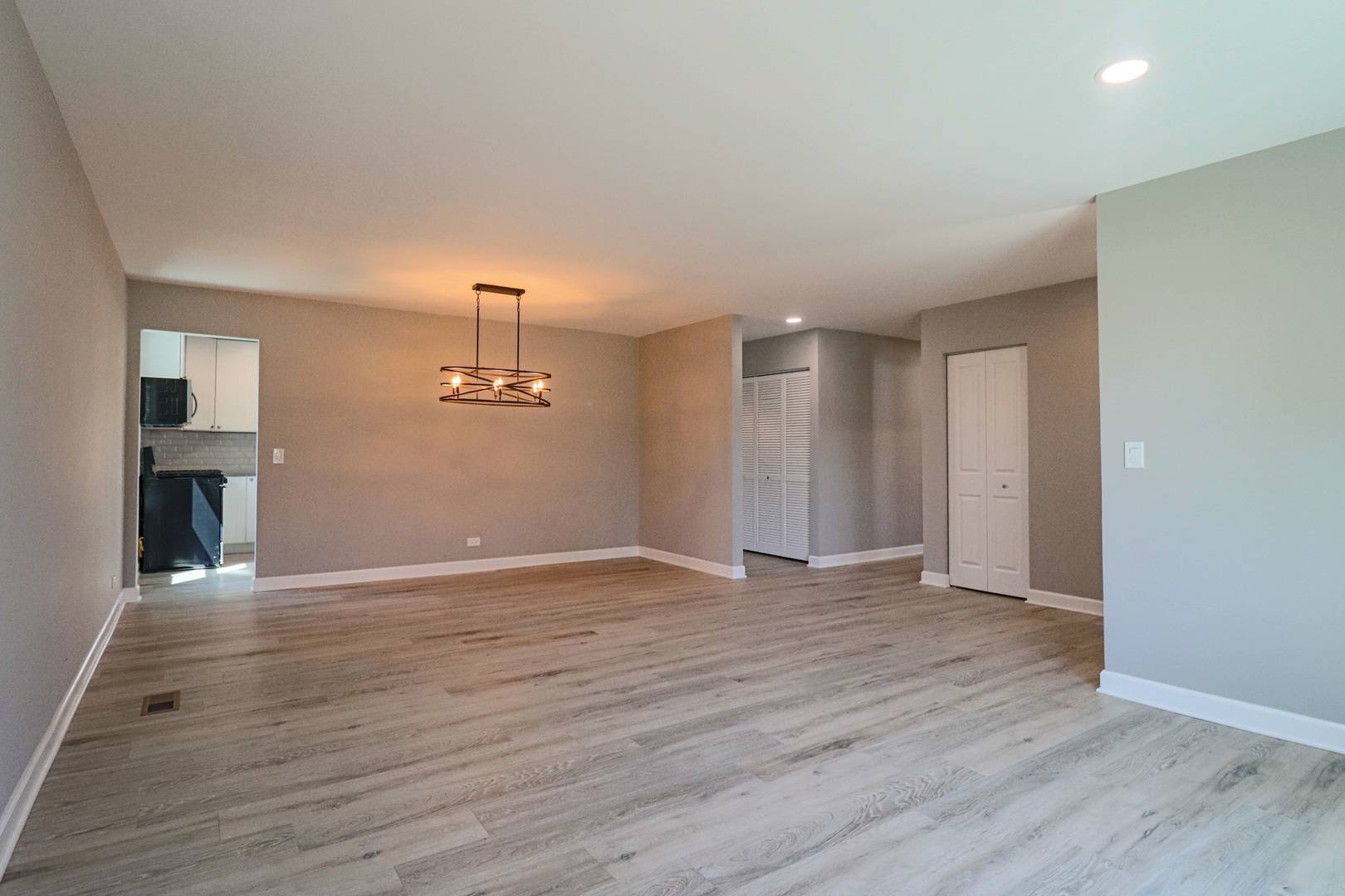 Bolingbrook, IL 60440,128 Farm Gate LN