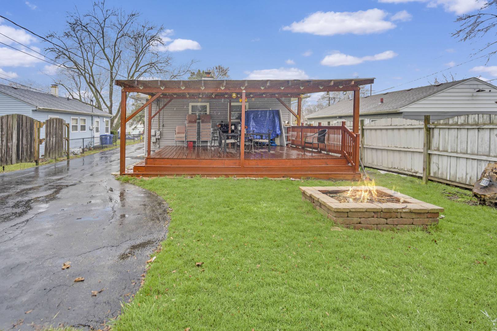 Waukegan, IL 60085,1203 New York ST