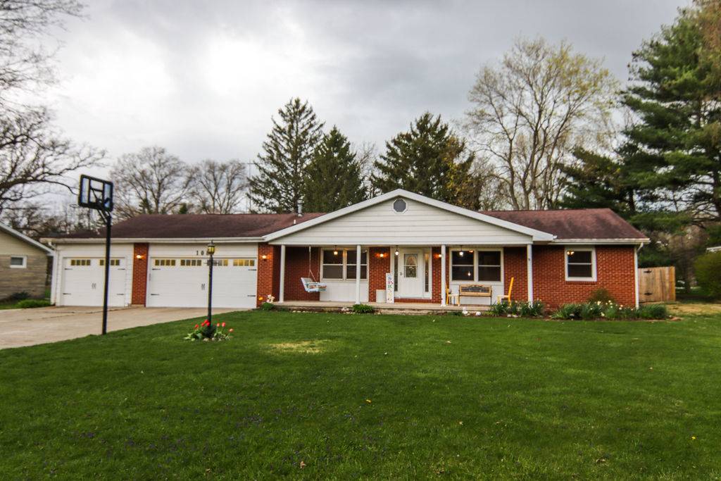 Villa Grove, IL 61956,108 Hickory LN
