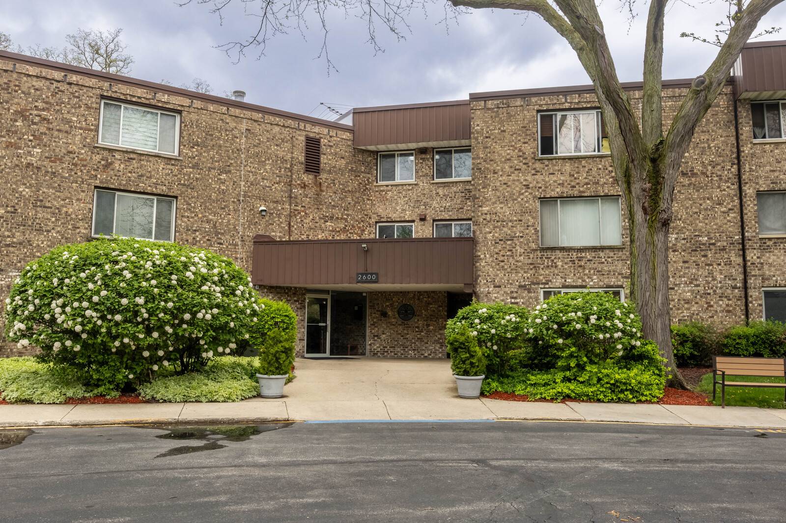 Rolling Meadows, IL 60008,2600 Brookwood Way DR #312A