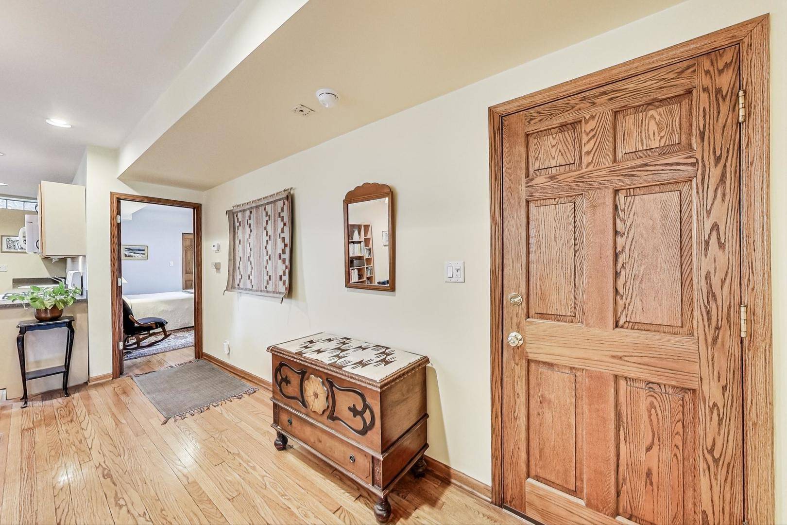 Chicago, IL 60618,3319 N Bell AVE #1