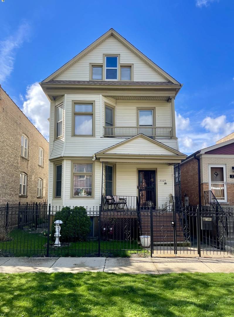 Chicago, IL 60618,3329 W Belle Plaine AVE