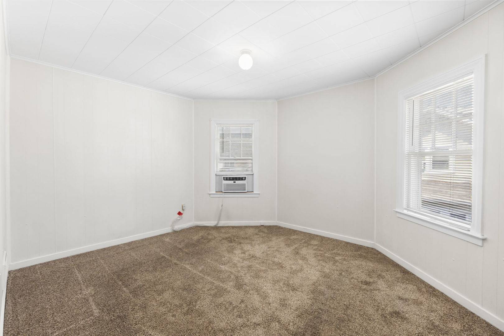 Woodstock, IL 60098,818-820 Clay ST