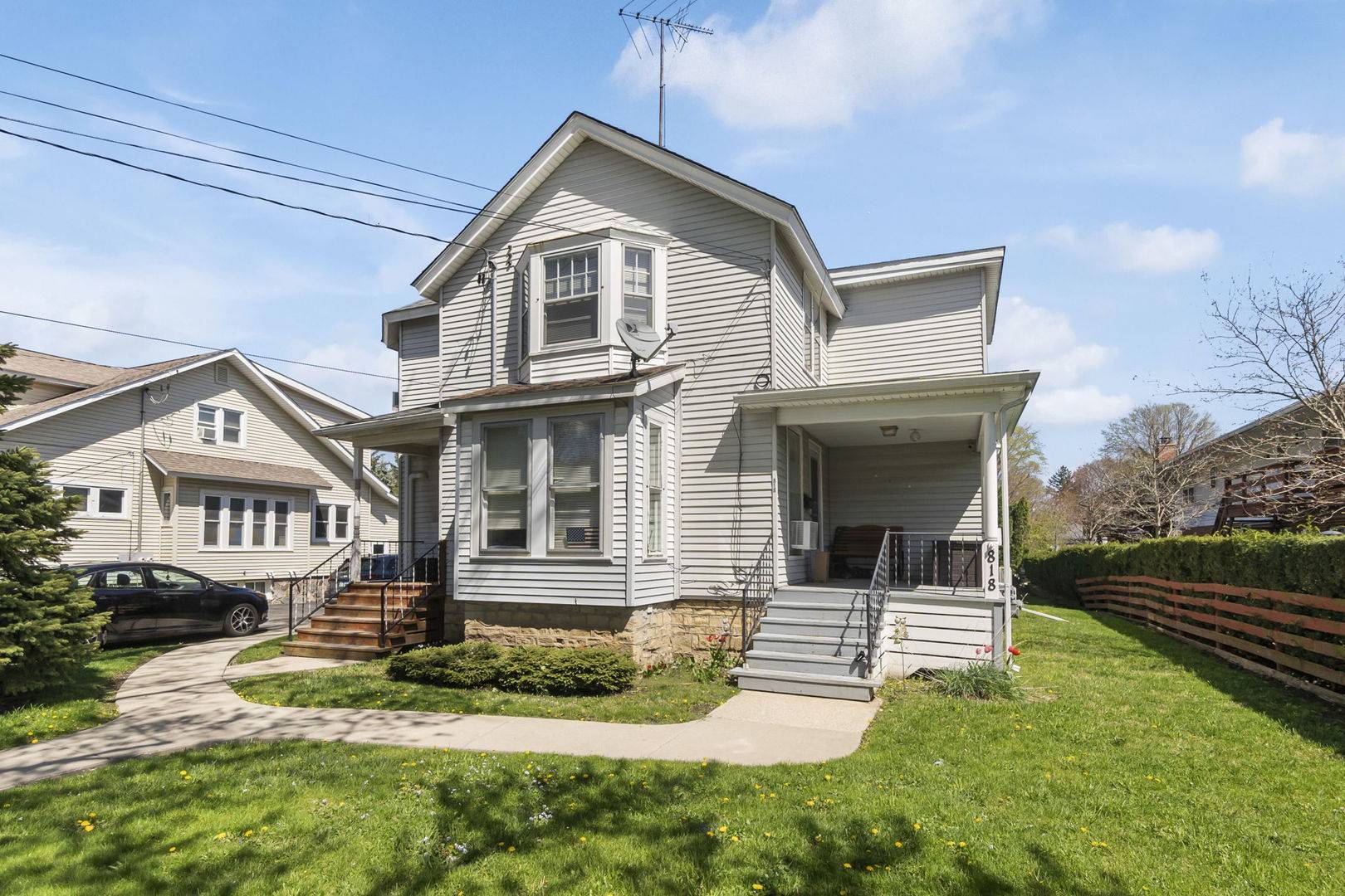 Woodstock, IL 60098,818-820 Clay ST