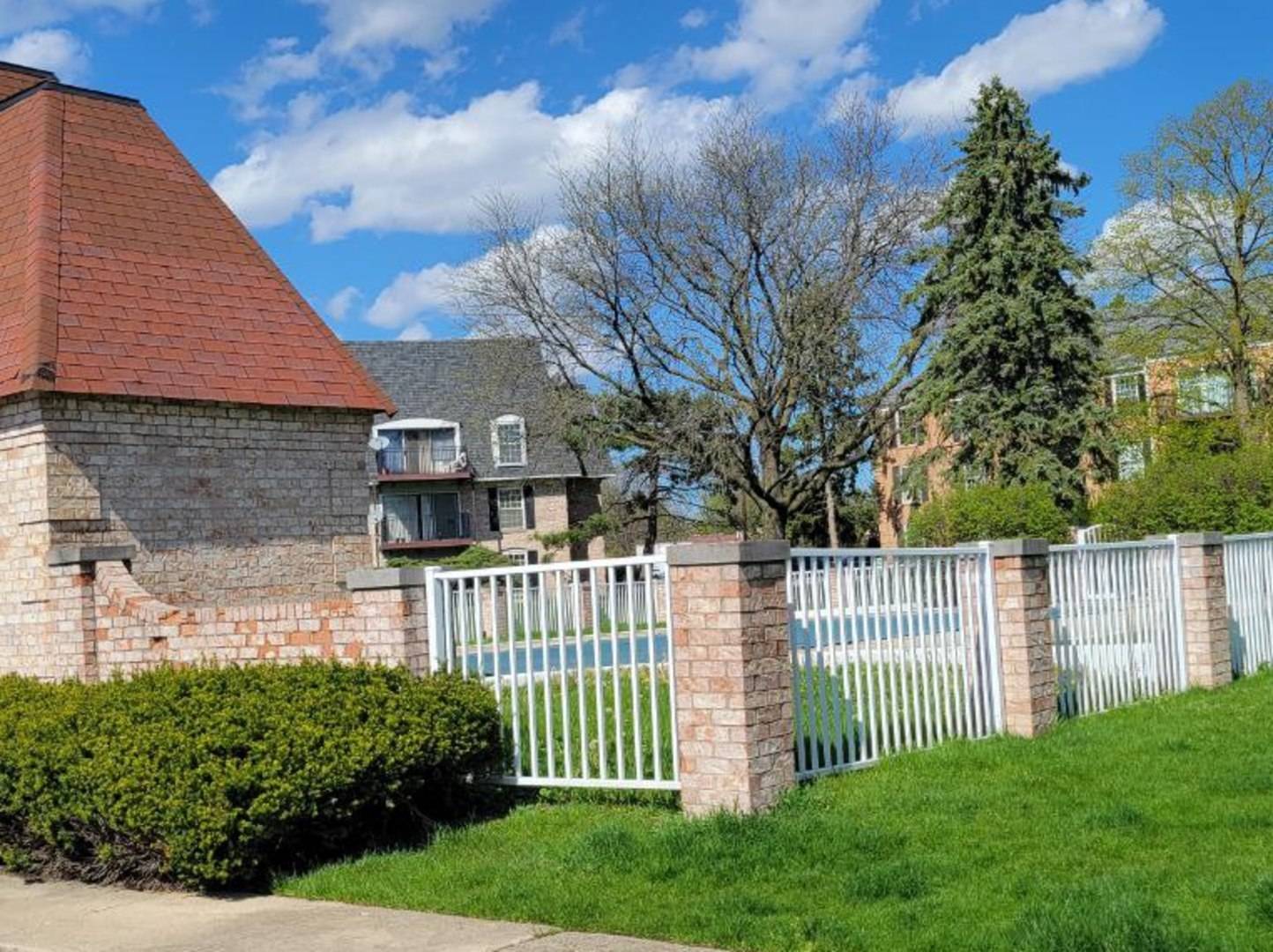 Rolling Meadows, IL 60008,5300 Carriageway DR #304