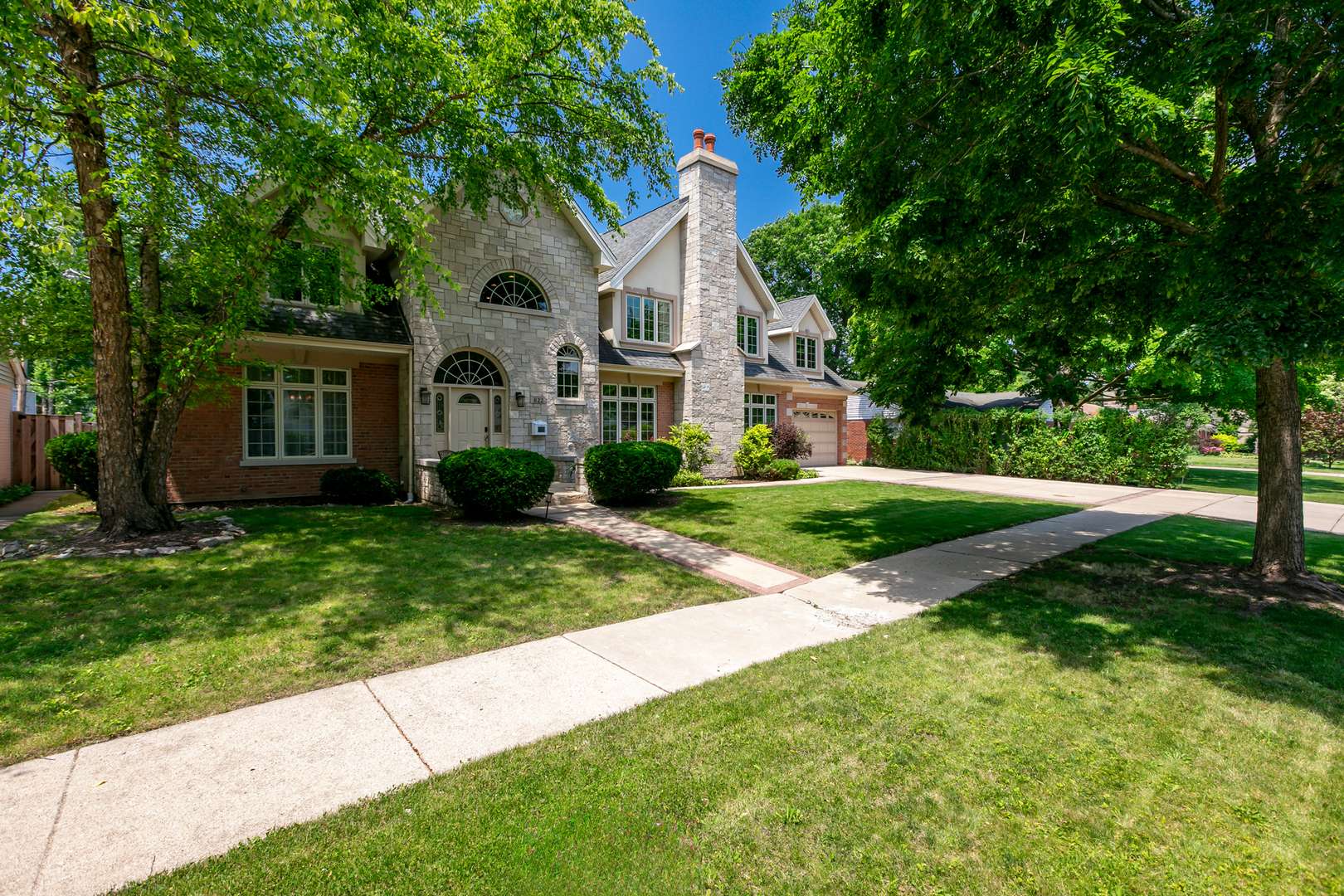 Arlington Heights, IL 60005,822 S Chestnut AVE