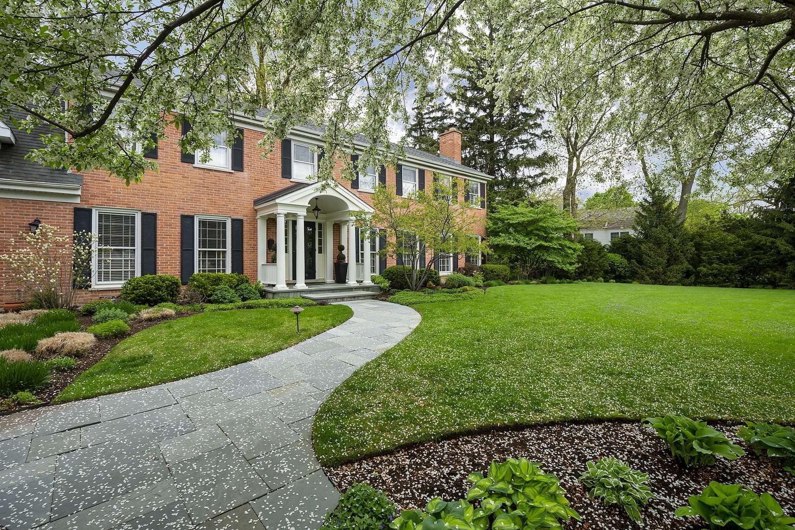 Winnetka, IL 60093,649 Pine ST