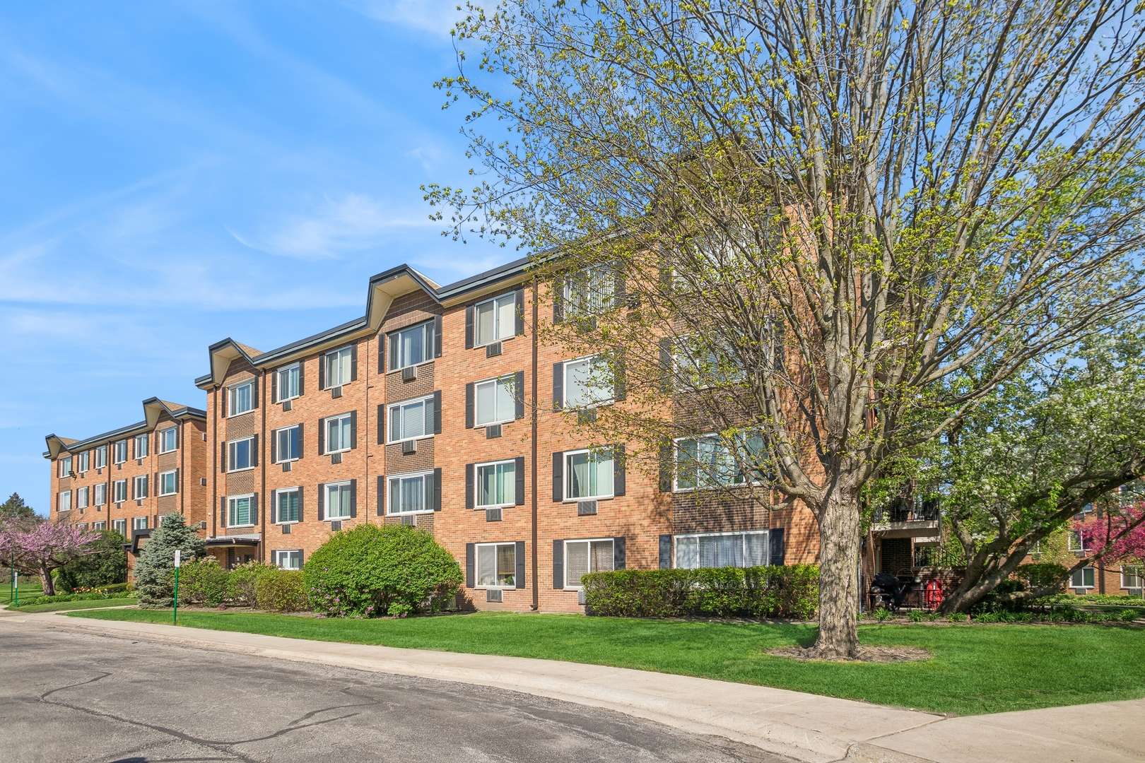 Arlington Heights, IL 60005,1226 S NEW WILKE RD #408