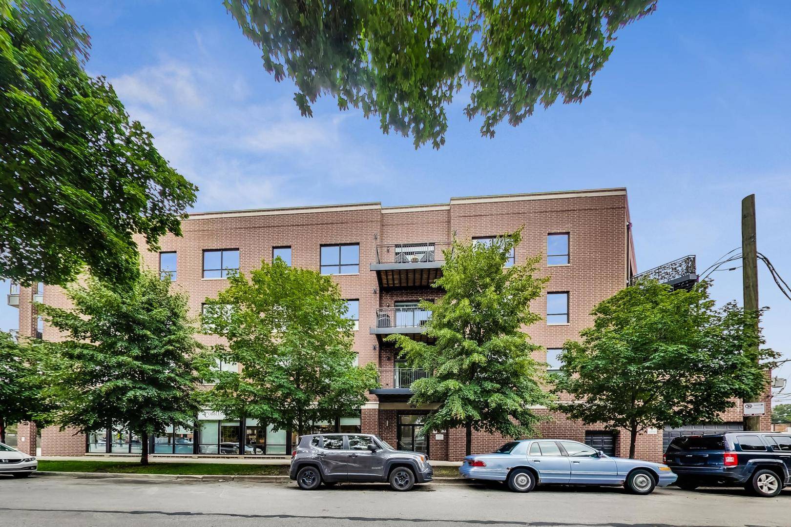 Chicago, IL 60618,3047 N Oakley AVE #403